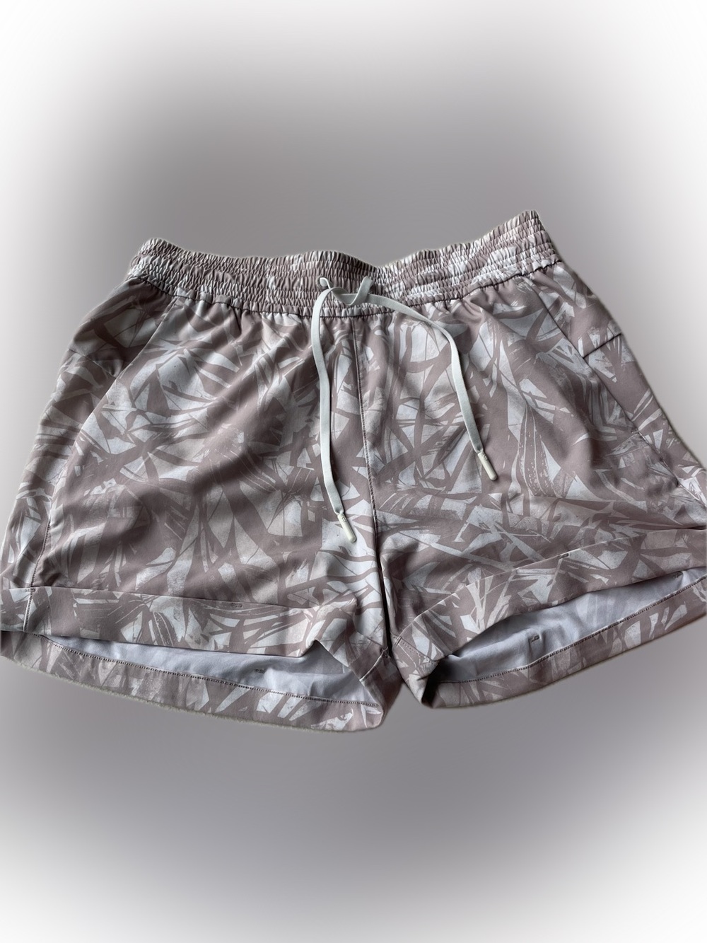 Lululemon Women’s Pink Patterned Elastic-Waist Shorts 6